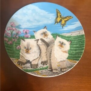 Crown Decorative Plate with Blue-Sky Kitten Trio and Yellow Butterfly